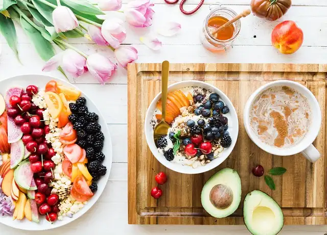 frutas yogurt miel